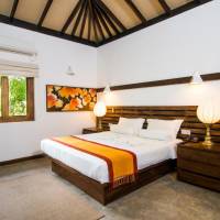 King Suite with Jacuzzi & Lake View