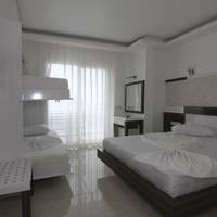 Трехместный