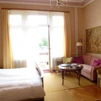 Family Room (2 Adults + 2 Children)