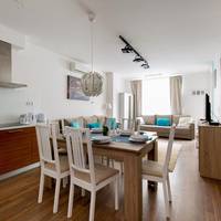 Deluxe One-Bedroom Apartment 6 adults