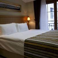 Deluxe Suite with Balcony