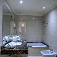 One-Bedroom Apartment with Pool View