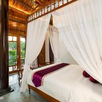 Deluxe Bungalow with Garden View