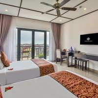 Deluxe Twin Room with Balcony and City View