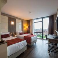 Twin Room with Sofa Bed and Sea View - Smoking