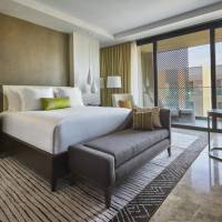 Grand Premier Room with king bed