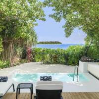 	 Deluxe Beach Villa with Pool Access, 1 King Bed