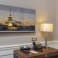 Deluxe Queen Suite
