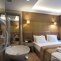 Two Connecting Family  Rooms