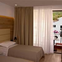 Standard Twin Room with Mountain View