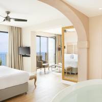 Deluxe Suite with Whirlpool and Sea View