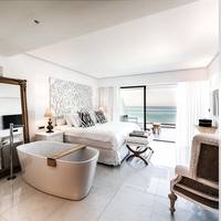 Loft Deluxe Guestroom with Sea View 