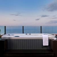 	Romantic Honeymoon Suite Sea View outdoor Jacuzzi