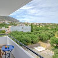 Superior One-Bedroom Apartment with Mountain View
