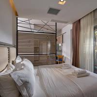 Deluxe Apartment with Pool View 
