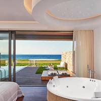  Deluxe Suite Sea View with private pool
