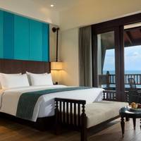 1 King 2 Twin 2 Bedroom Suite sea view 