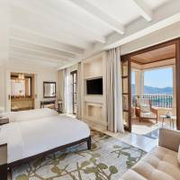 Junior Suite with Valley View - King