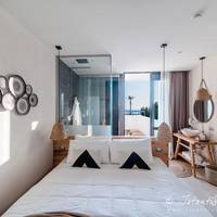 Deluxe Room with Sea View