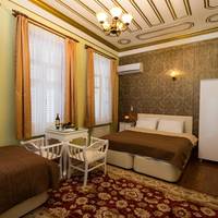 Deluxe One-Bedroom Suite (4 Adults) With Kitchen