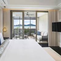 St Regis Suite, 1 Bedroom Suite, 1 King, Partial Sea view, Butler