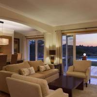 Three-Bedroom House with Pool