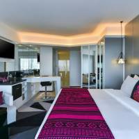 Spectacular, Guest room, 1 King, Skyline view, High floor