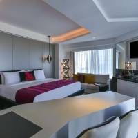 Marvelous, Guest room, 1 King, City view, Corner room