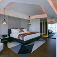 W Suite, 1 Bedroom Larger Suite, 1 King, City view