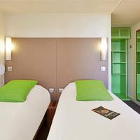 2 Single Beds - Room Next Generation