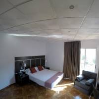 Deluxe Room (2 Adults + 1 Child)