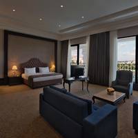 Honeymoon Suite
