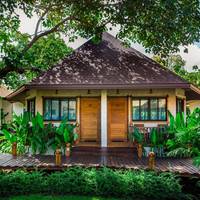 Deluxe Room (Free 1-Way Airport Transfer)