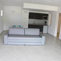 Superior One-Bedroom Apartment with Mountain View