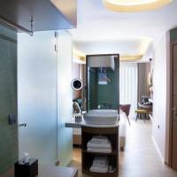 Junior Suite with Atrium View