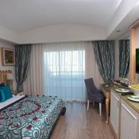 Double or Twin Room with Side Sea View