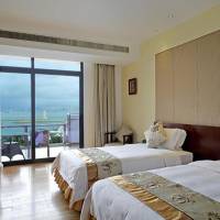 Premium Queen or Twin Room with Sea View