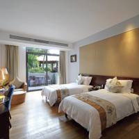 Deluxe Queen or Twin Room with Garden View 