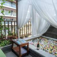Honeymoon Suite