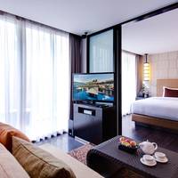 Deluxe Pool View Suite 