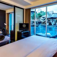 Deluxe Pool Access Suite