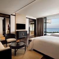 Cliff Junior Pool Suite with Ocean View