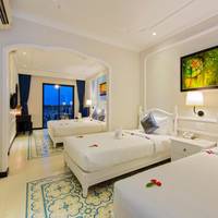Quadruple Family Room with Balcony and City View