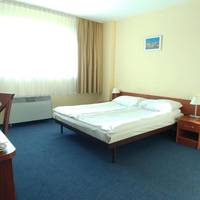 Family Room (2 Adults + 2 Children)