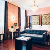 Junior Suite with Inner Court View