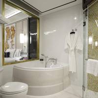 Deluxe King Pool Access 
