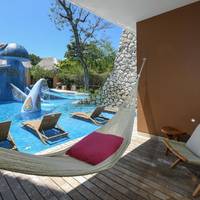 Swim Up Garden View