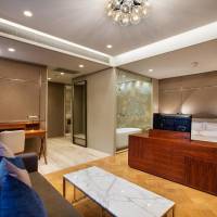 Romantic Suite with Bathtub