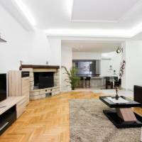 Deluxe Two-Bedroom Apartment with Fireplace