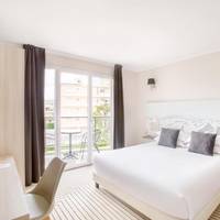 Superior Queen Room with Queen Bed and Balcony